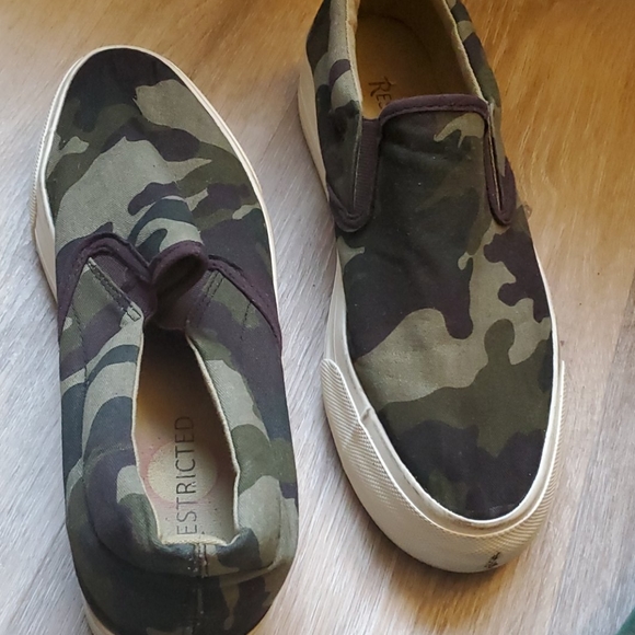 Shoes - Picture 2 of 3